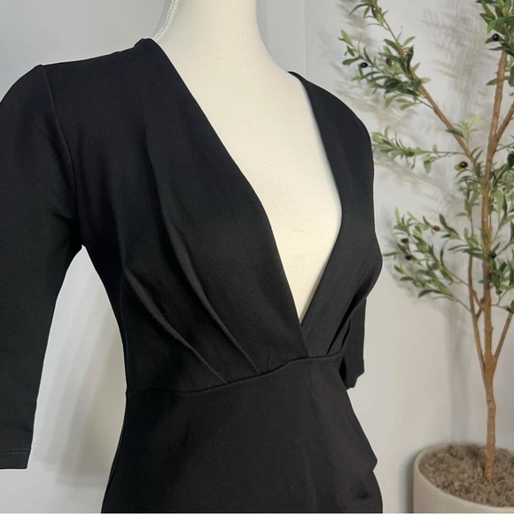 Elegant Black V-Neck Dress - Picture 1 of 6